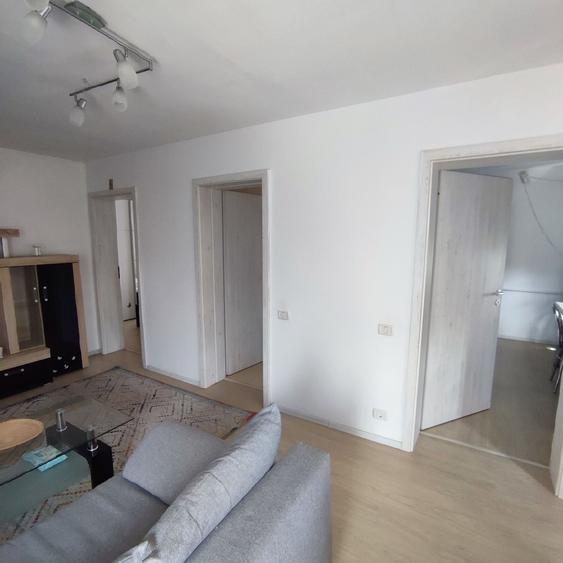 Apartament cu 2 camere semidecomandat în Giroc