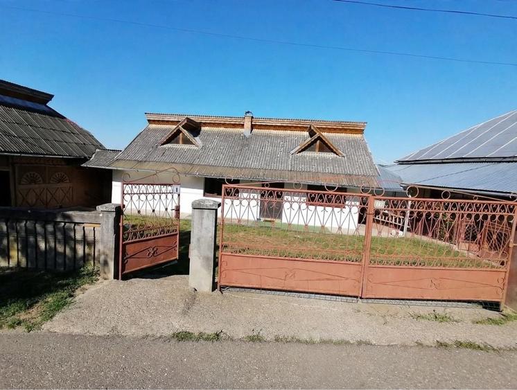 Casă cu 4 camere în Boiu Mare