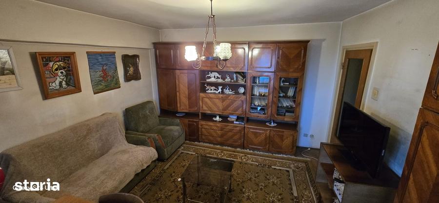 Apartament cu 4 camere în Independenței