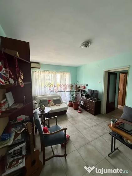 Apartament cu 4 camere semidecomandat în Berceni