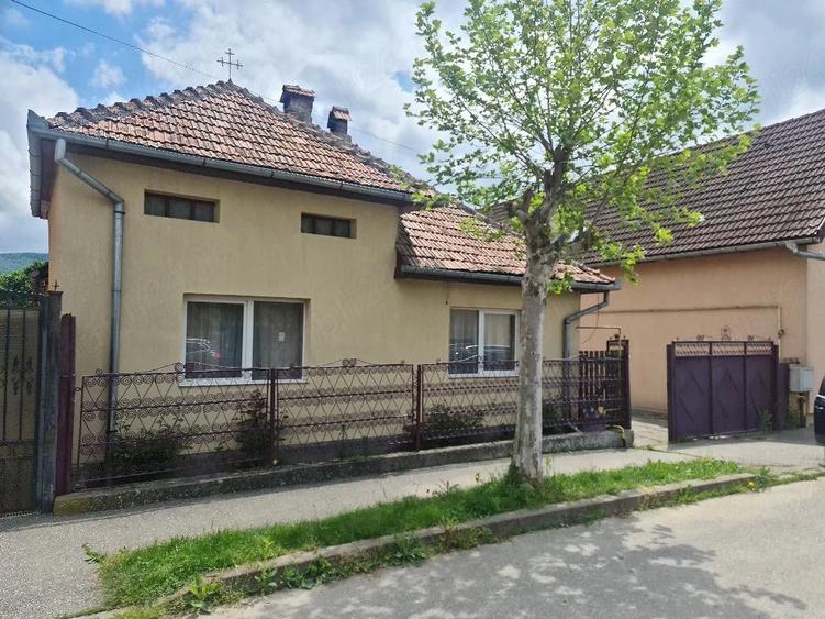 Casă cu 3 camere cu Teren 900 Mp în Planete