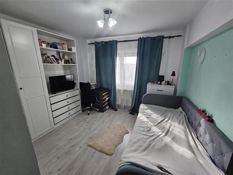 Apartament cu 2 camere decomandat în Energiei
