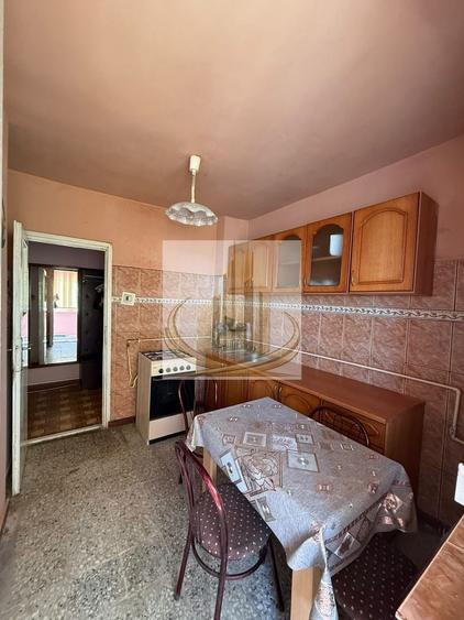 Apartament cu 3 camere decomandat, mobilat în Girocului