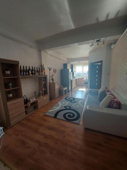 Apartament cu 2 camere semidecomandat în Calea Moldovei