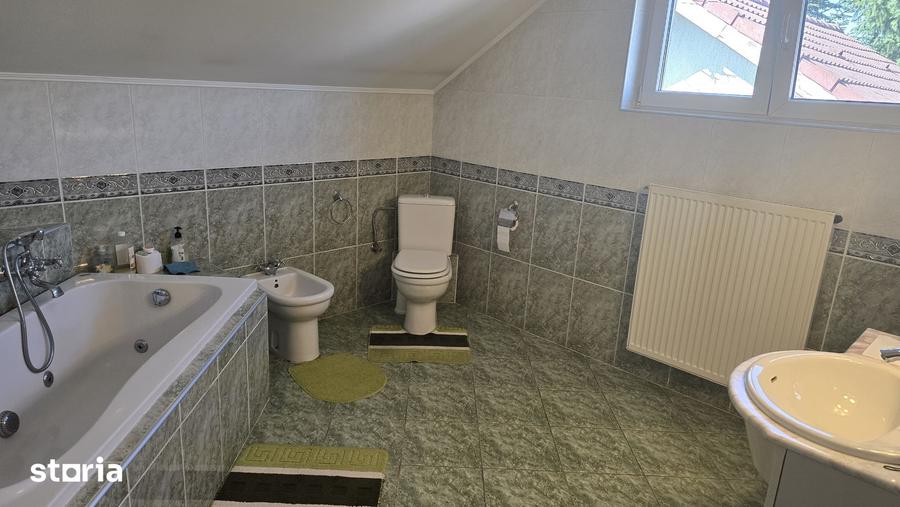 Casă cu 5 camere cu Teren 1159 Mp în Ceangăi