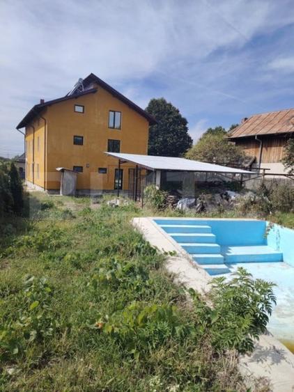 Casă cu 3 camere cu Piscina în Central