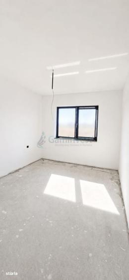 Casă cu 4 camere în Sântandrei
