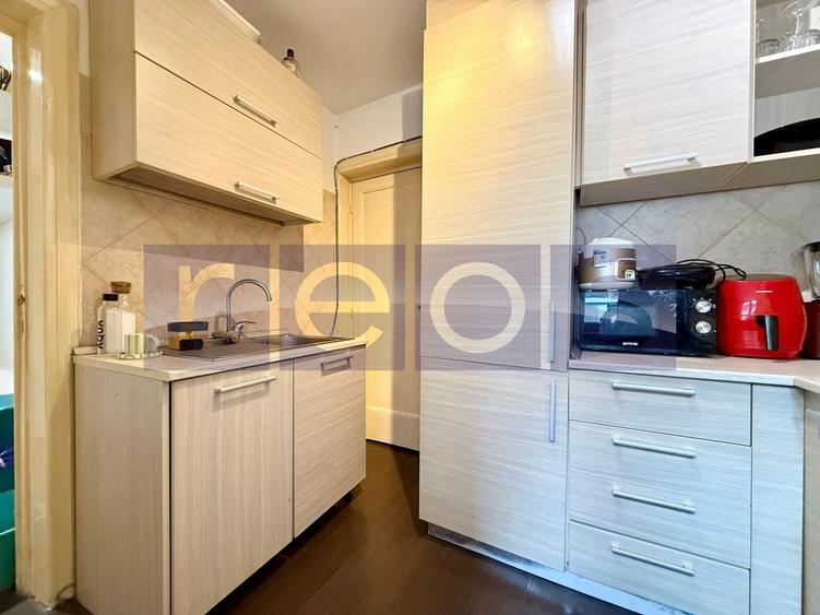 Apartament cu 4 camere semidecomandat, mobilat în P-ța Romană