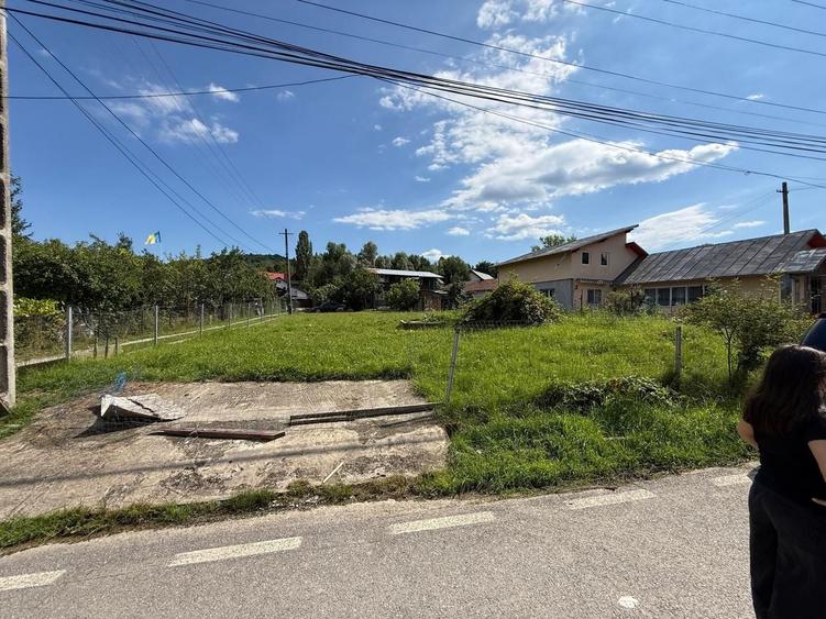 Teren Construcții intravilan de 617 mp, în Lac de Verde