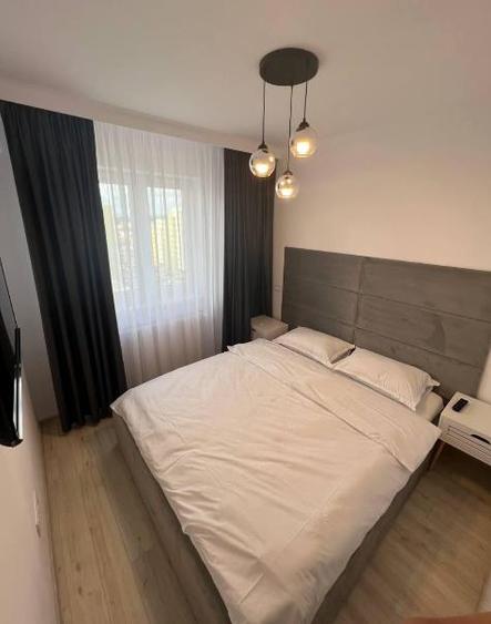 Apartament cu 2 camere decomandat în Tractorul