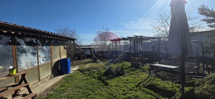 Casă individuală cu 5 camere cu Teren 1682 Mp în Lucieni