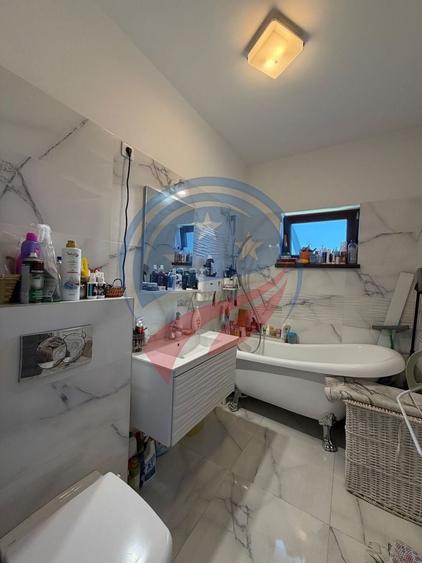 Casă cu 3 camere cu Canalizare în Bariera Vâlcii