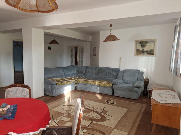 Casă individuală cu 15 camere cu Canalizare în Bazna