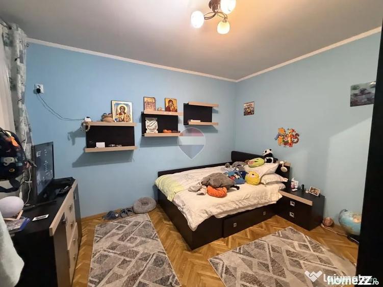 Casă cu 4 camere cu Teren 2500 Mp în Bolotești