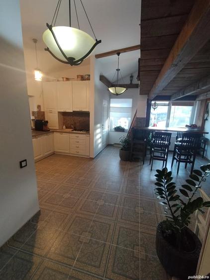 Apartament cu 4 camere semidecomandat în Florești