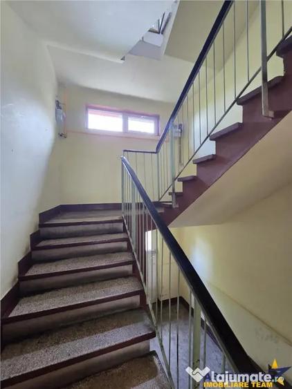 Apartament cu 3 camere decomandat în Triaj