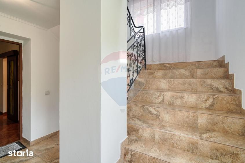 Casă cu 6 camere cu Teren 416.37 Mp în Bartolomeu