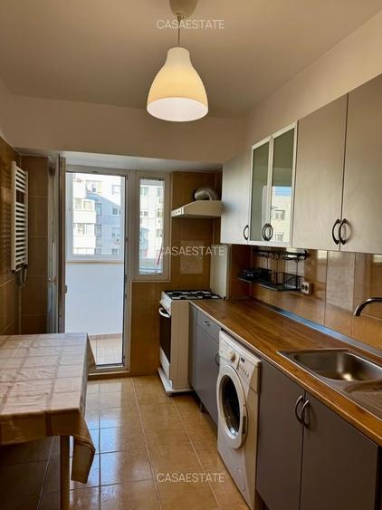 Apartament cu 3 camere decomandat în P-ța Victoriei