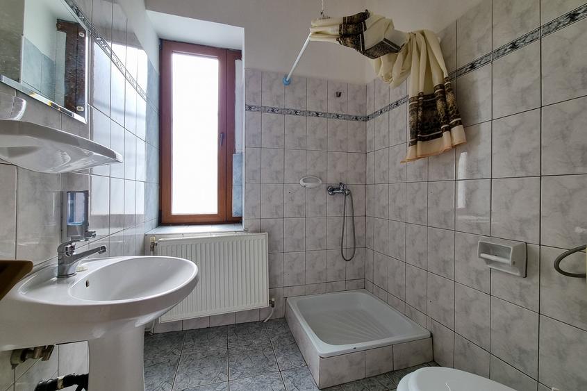 Casă cu 11 camere cu Canalizare în Predeal