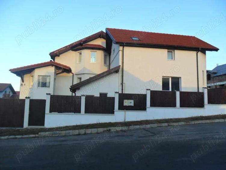 Casă cu 3 camere cu Teren 446 Mp în Central