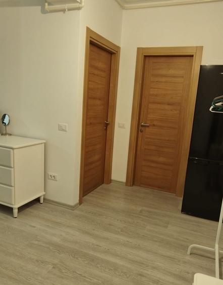 Apartament cu 2 camere semidecomandat, mobilat în Văcăresti