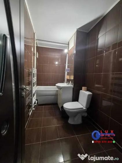 Apartament cu 3 camere decomandat în Piața Nouă