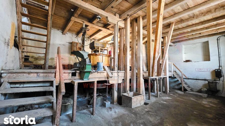 Casă cu 10 camere cu Teren 443 Mp în Poiana Sibiului