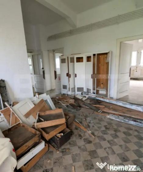 Casă cu 5 camere cu Teren 1216 Mp în Central