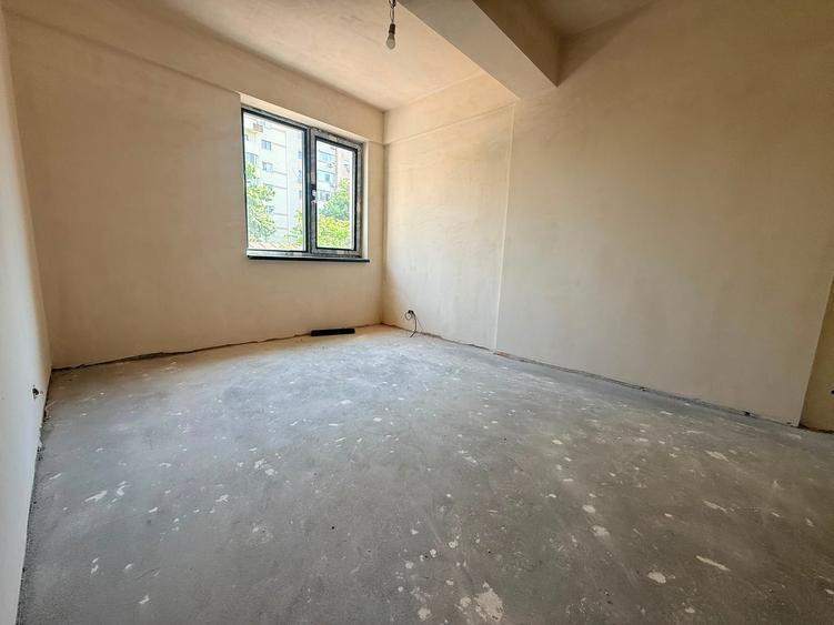 Apartament cu 3 camere decomandat în Obor