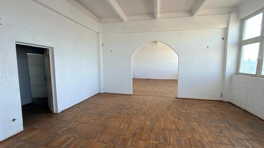 Spațiu comercial, de 900 mp, în Central
