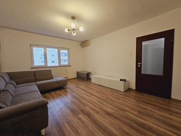 Apartament cu 3 camere decomandat, mobilat în Nerva Traian