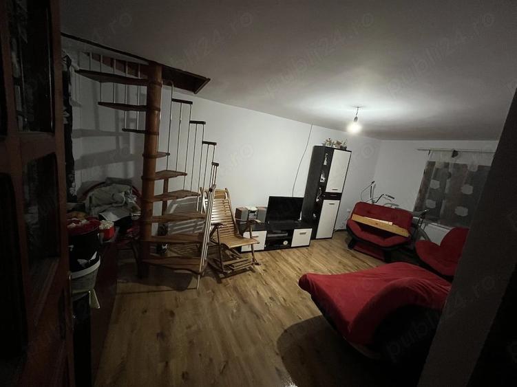Casă cu 6 camere cu Teren 2000 Mp în Central