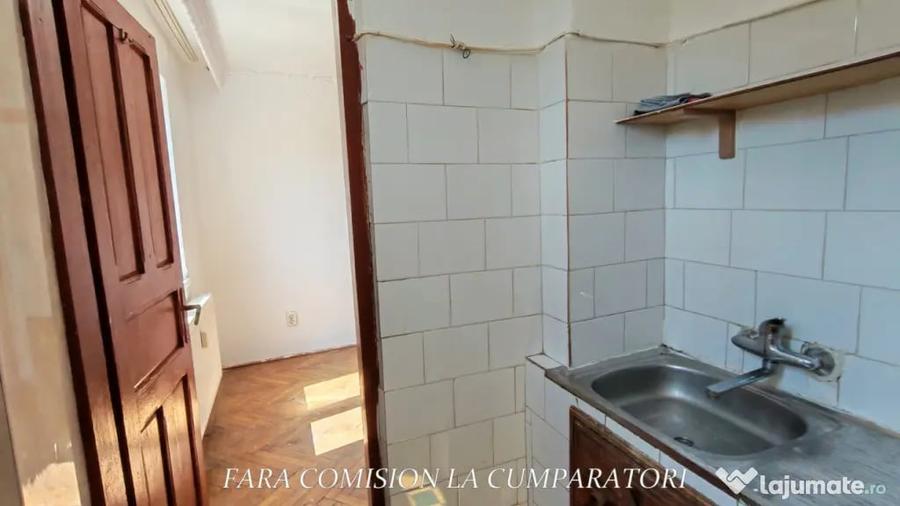 Apartament cu 2 camere semidecomandat în Petrișor