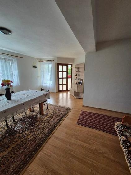 Casă individuală cu 4 camere cu Teren 1718 Mp în Siretu (Săucești)