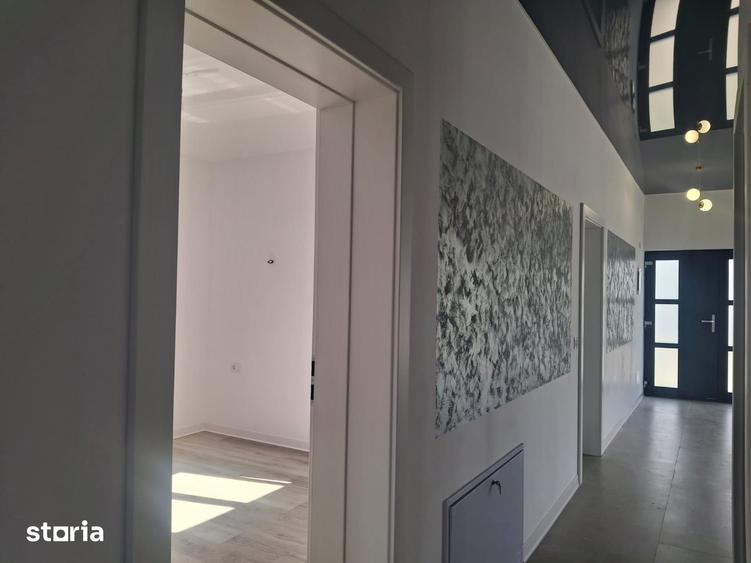 Casă cu 5 camere cu Teren 500 Mp în Bucium