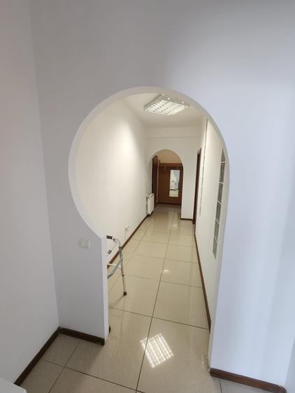 Apartament cu 2 camere decomandat în Văcăresti