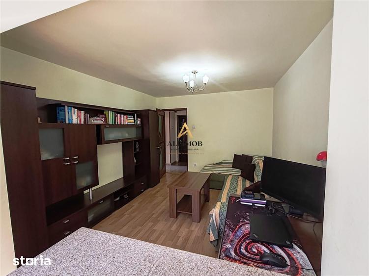 Apartament cu 3 camere decomandat în Vest