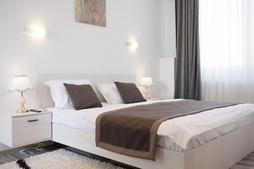 Apartament cu 4 camere decomandat în 6 Vânători