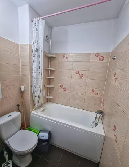 Apartament cu 3 camere decomandat în Roșu