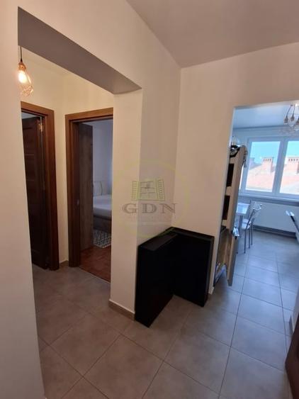 Apartament cu 3 camere decomandat, mobilat în Central