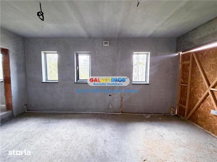 Casă cu 6 camere cu Teren 1077 Mp în Central