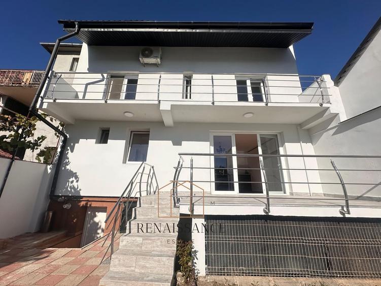 Casă individuală cu 6 camere cu Piscina în Lipovei