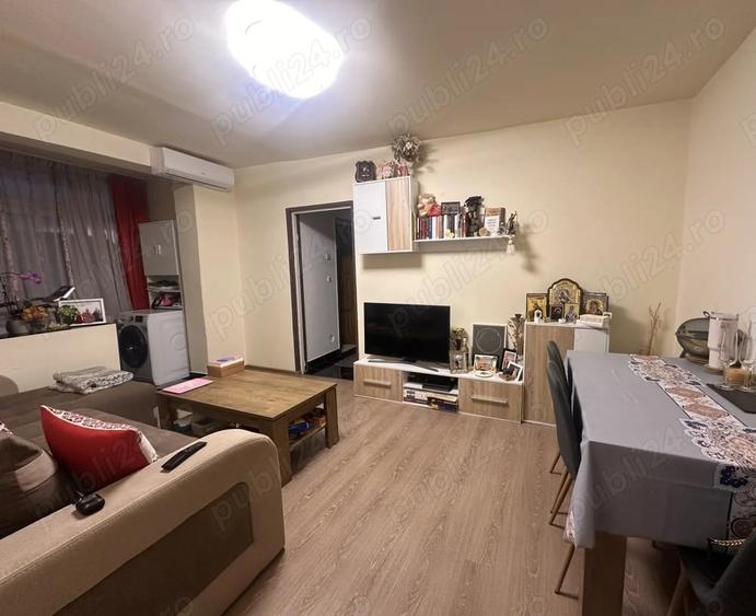 Apartament cu 3 camere semidecomandat în Central