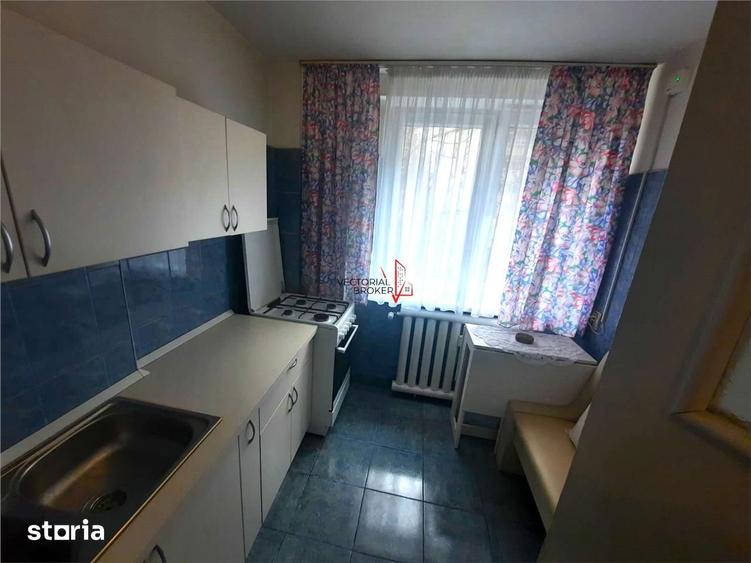 Apartament cu 3 camere semidecomandat în Gara de Nord