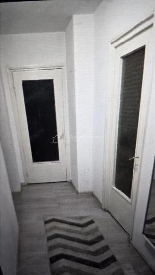 Apartament cu 4 camere decomandat în Calea București
