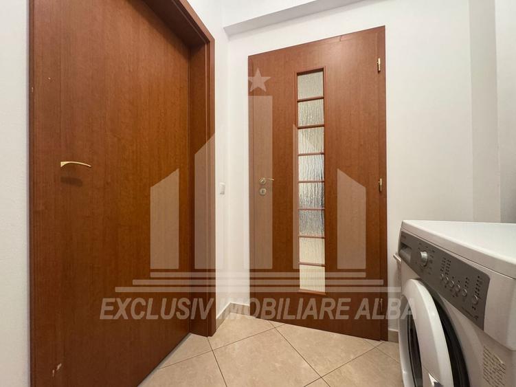 Apartament cu 2 camere semidecomandat, mobilat în Central