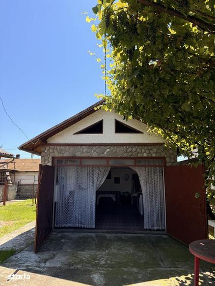 Casă cu 7 camere cu Teren 830 Mp în