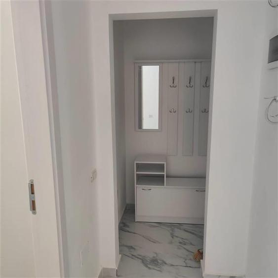 Apartament cu 2 camere decomandat, mobilat în Roșu