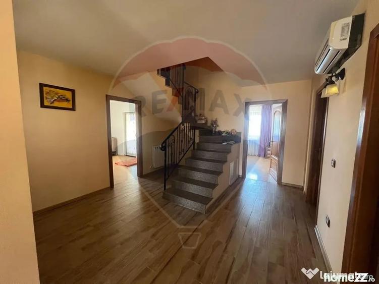 Casă cu 5 camere cu Teren 679 Mp în Central