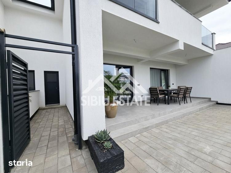 Casă cu 4 camere cu Teren 500 Mp în Central